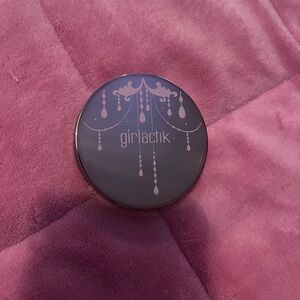 Girlactik Luminous Face Powder in Shade Fair